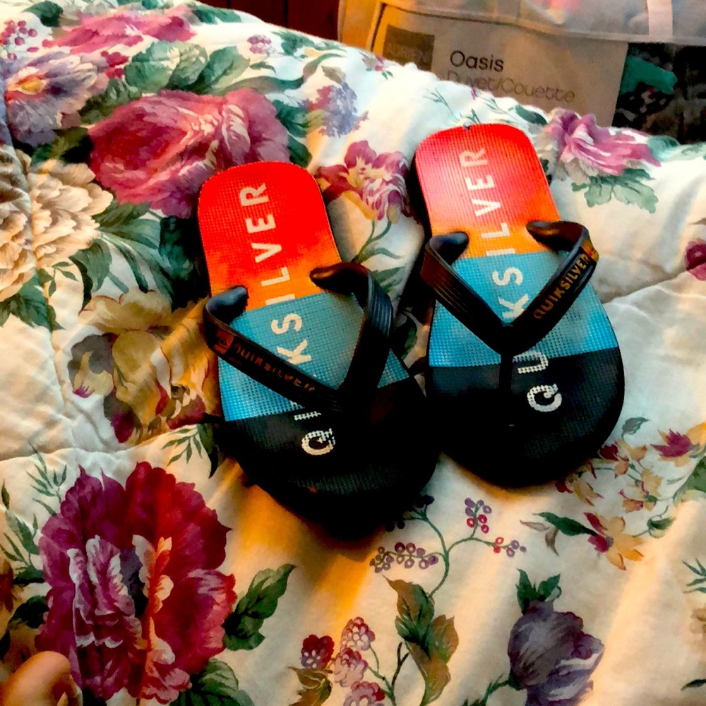 Quick silver sandals size 2 in kids